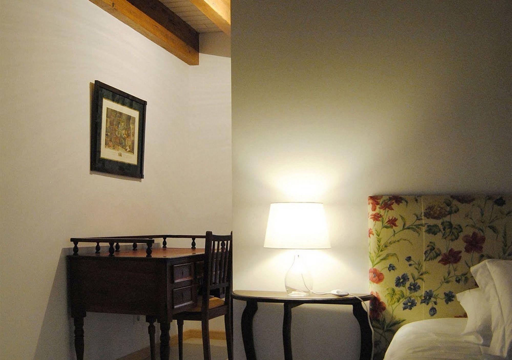 בית הארחה קוביליה 	Quinta De Seves מראה חיצוני תמונה