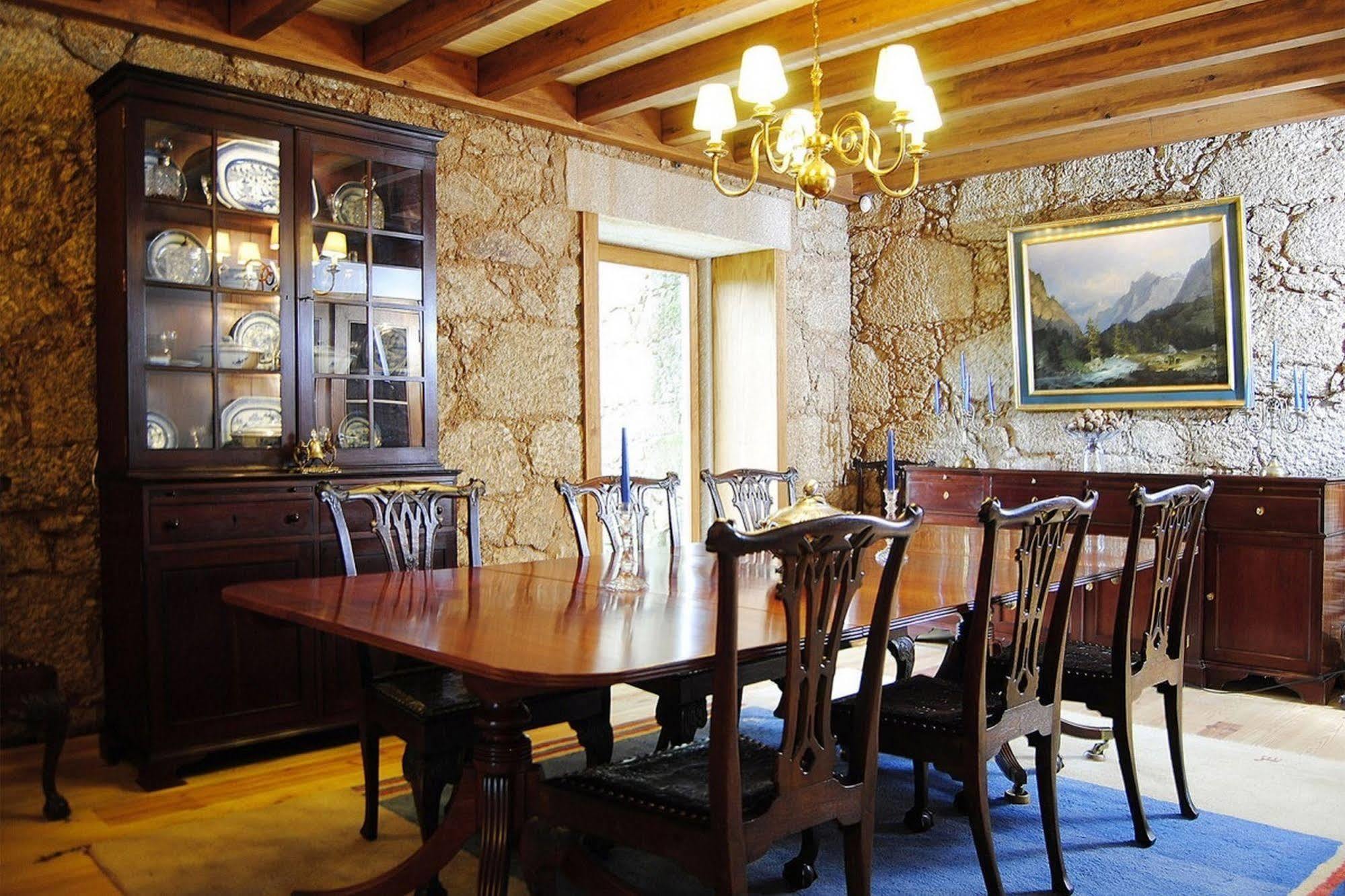 בית הארחה קוביליה 	Quinta De Seves מראה חיצוני תמונה